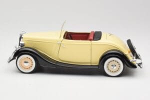 Ford Roadster Dearborn Yellow Solido 1:18 8008 Diecast - image 4 of 8