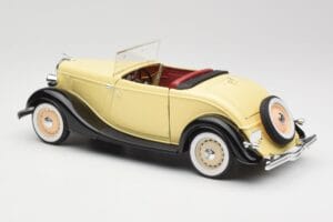 Ford Roadster Dearborn Yellow Solido 1:18 8008 Diecast - image 7 of 8