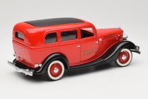 Ford Sedan Red Solido 1:18 8066 Diecast - image 3 of 8