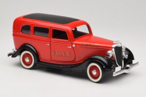 Ford Sedan Red Solido 1:18 8066 Diecast - image 6 of 8