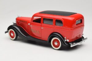 Ford Sedan Red Solido 1:18 8066 Diecast - image 7 of 8