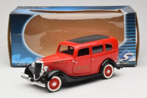 Ford Sedan Red Solido 1:18 8066 Diecast - image 8 of 8
