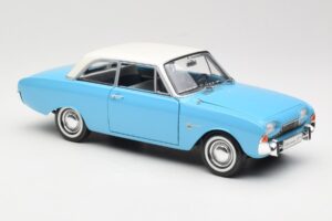 Ford Taunus 17M P2 Blue Revell 1:18 08817 Diecast - image 6 of 8