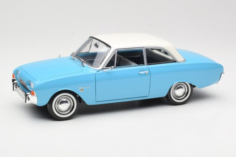 Ford Taunus 17M P2 Blue Revell 1:18 08817 Diecast