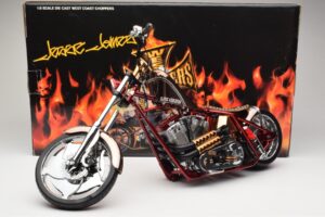 Harley-Davidson West Coast Choppers Diablo Soft Tail Gold Red Minichamps 1:5 JJ04-05-03 Diecast - image 6 of 6