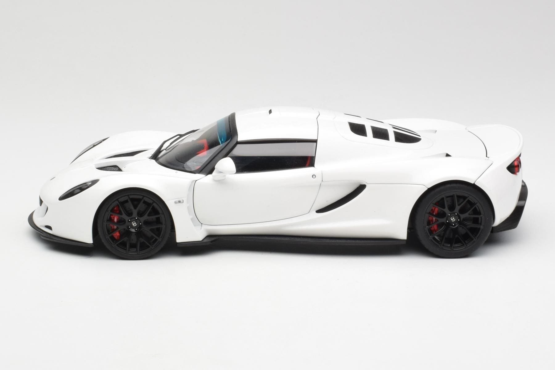 AUTOart Hennessey Venom GT 1:18 Diecast White Hypercar
