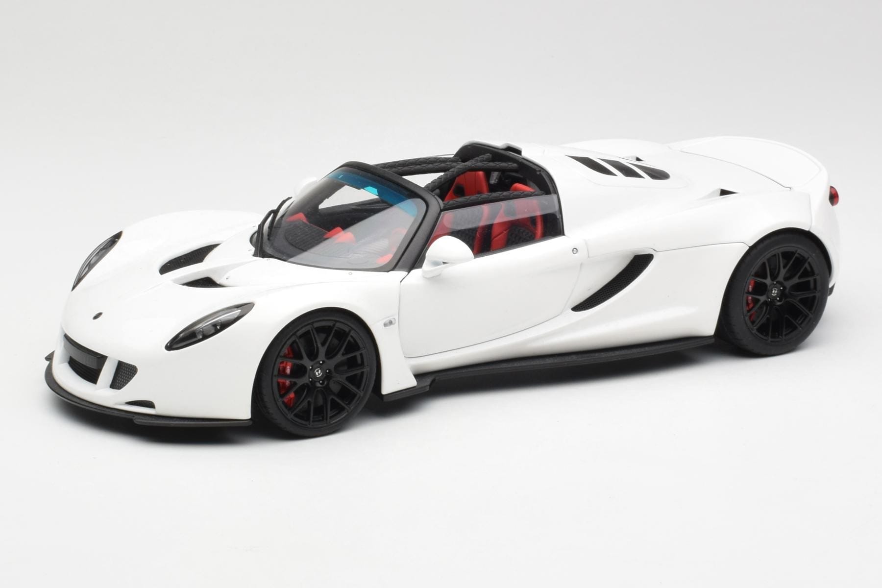AUTOart Hennessey Venom GT 1:18 Diecast White Hypercar