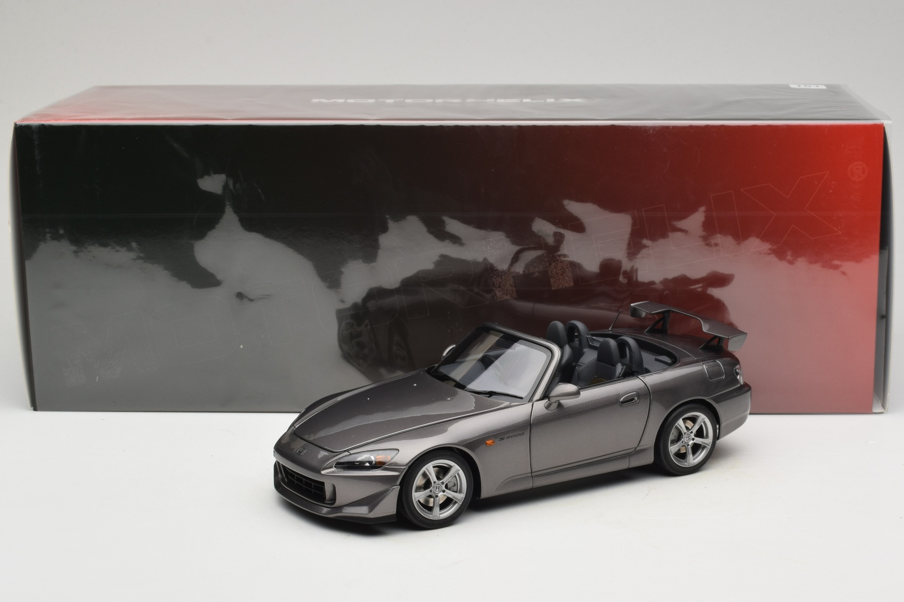 MotorHelix Honda S2000 AP2 Type S 1:18 Diecast