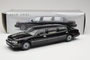 Hongqi Qijian CA7460 FAW 1:18 139940 Diecast - image 8 of 8