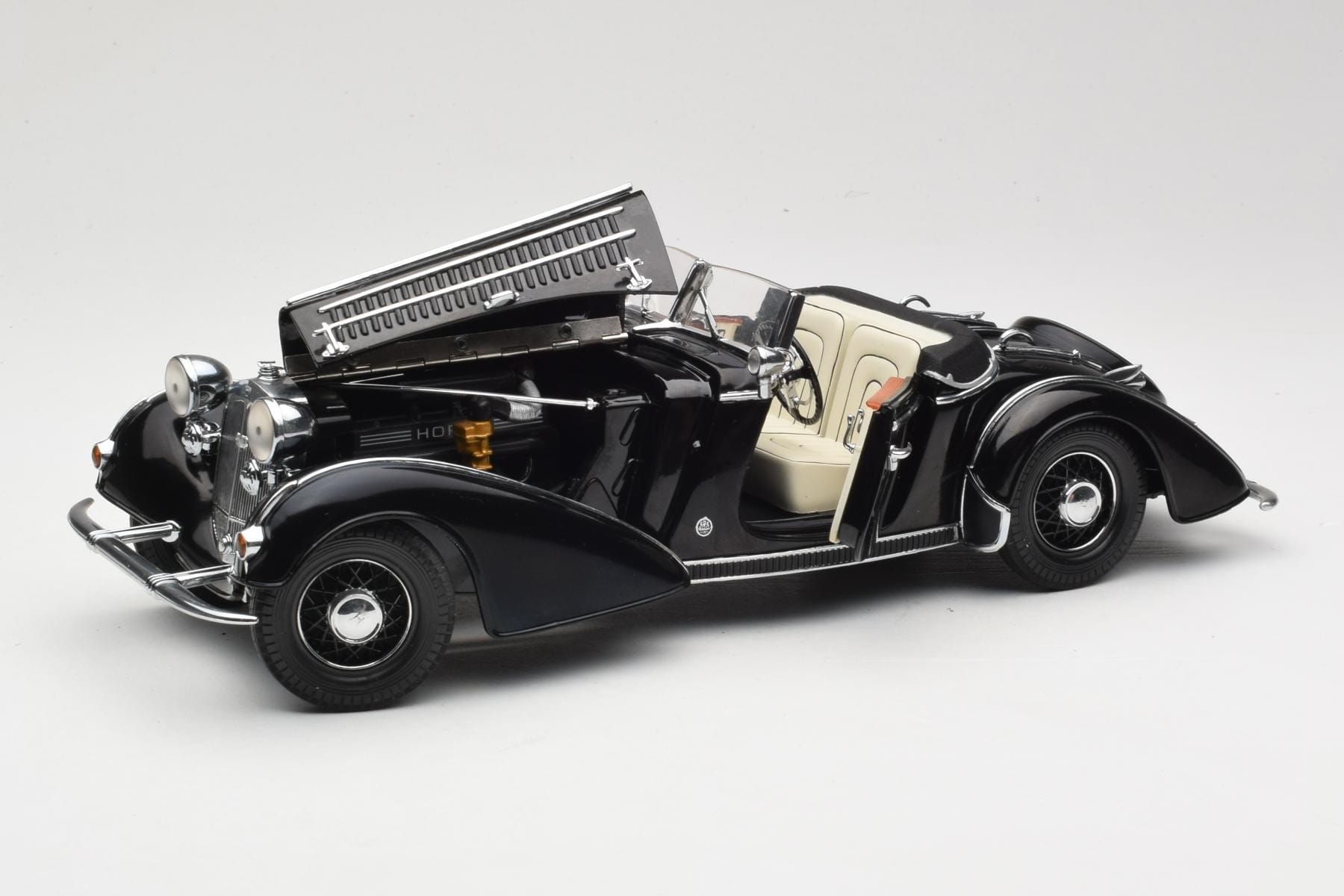 Sun Star Horch 855 Roadster 1939 1:18 Diecast Black