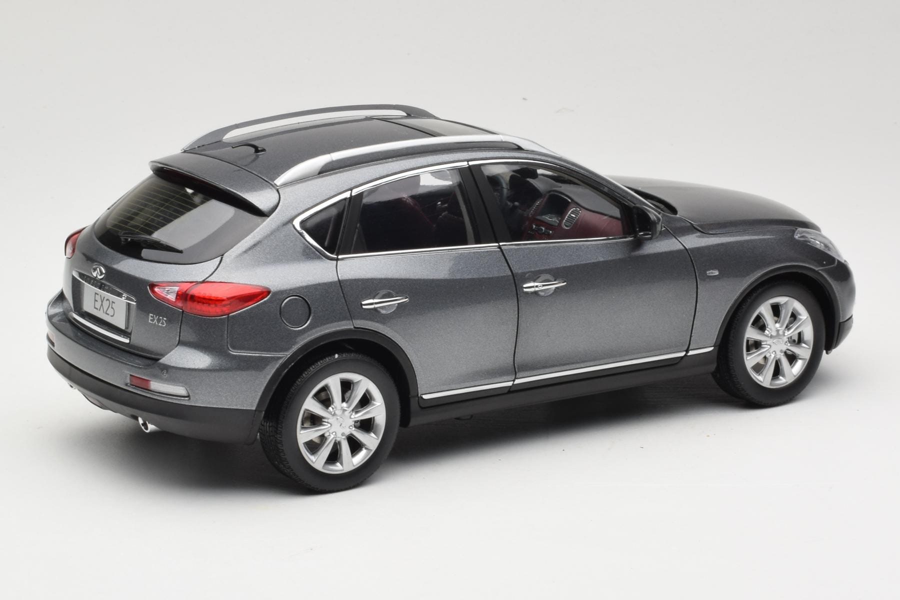 Paudi Infiniti EX25 1:18 Grey Metallic Diecast Model