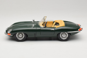Jaguar E-Type Cabriolet Green Bburago 1:18 3026 Diecast - image 4 of 8
