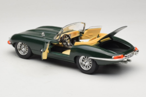 Jaguar E-Type Cabriolet Green Bburago 1:18 3026 Diecast - image 5 of 8