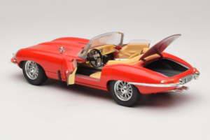 Jaguar E-Type Series 1 Cabriolet Red Bburago 1:18 3038 Diecast - image 5 of 8
