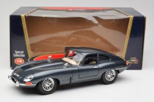 Jaguar E-Type Series 1 Green Bburago 1:18 3018-M1 Diecast - image 2 of 8