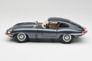 Jaguar E-Type Series 1 Green Bburago 1:18 3018-M1 Diecast - image 3 of 8