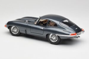 Jaguar E-Type Series 1 Green Bburago 1:18 3018-M1 Diecast - image 4 of 8