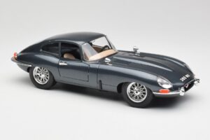 Jaguar E-Type Series 1 Green Bburago 1:18 3018-M1 Diecast - image 6 of 8
