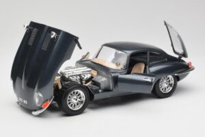 Jaguar E-Type Series 1 Green Bburago 1:18 3018-M1 Diecast - image 8 of 8