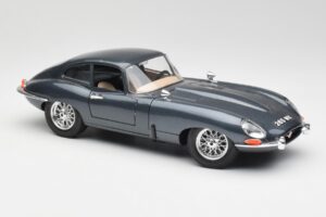 Jaguar E-Type Grey Bburago 1:18 30018 Diecast - image 6 of 8
