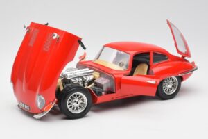 Jaguar E-Type Red Bburago 1:18 3018 Diecast - image 2 of 8