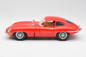 Jaguar E-Type Red Bburago 1:18 3018 Diecast - image 4 of 8
