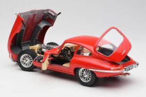 Jaguar E-Type Red Bburago 1:18 3018 Diecast - image 5 of 8