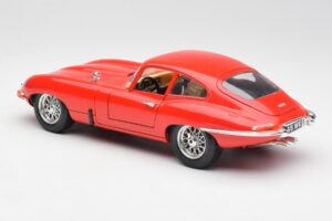 Jaguar E-Type Red Bburago 1:18 3018 Diecast - image 7 of 8