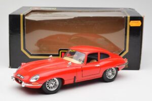 Jaguar E-Type Red Bburago 1:18 3018 Diecast - image 8 of 8