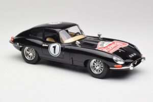Jaguar E-Type Series 1 #1 British Racing Green Bburago 1:18 3018-M3 Diecast - image 6 of 8