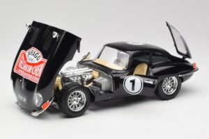 Jaguar E-Type Series 1 #1 British Racing Green Bburago 1:18 3018-M3 Diecast - image 2 of 8