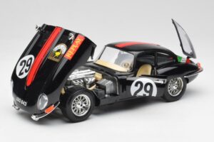 Jaguar E-Type #29 Black Bburago 1:18 3018-M4 Diecast - image 2 of 8