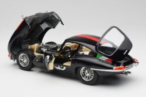 Jaguar E-Type #29 Black Bburago 1:18 3018-M4 Diecast - image 5 of 8
