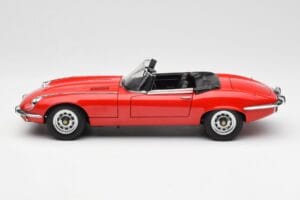 Jaguar E-Type Roadster Series III V12 Red AUTOart 1:18 73523 Diecast - image 4 of 8