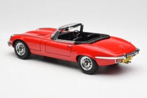 Jaguar E-Type Roadster Series III V12 Red AUTOart 1:18 73523 Diecast - image 7 of 8
