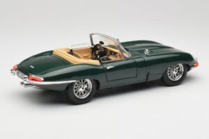 Jaguar E-Type Series 1 Roadster Green Bburago 1:18 3018-M5 Diecast - image 3 of 8