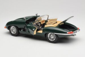 Jaguar E-Type Series 1 Roadster Green Bburago 1:18 3018-M5 Diecast - image 5 of 8