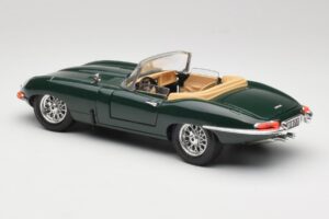 Jaguar E-Type Series 1 Roadster Green Bburago 1:18 3018-M5 Diecast - image 7 of 8