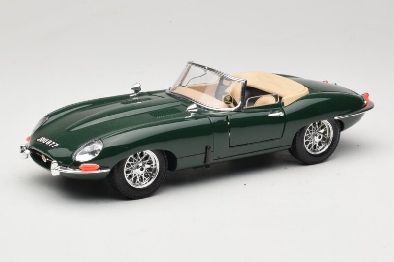 Jaguar E-Type Series 1 Roadster Green Bburago 1:18 Jaguar E-Type Series 1 Roadster Green Bburago 1:18 3016-M1 Diecast