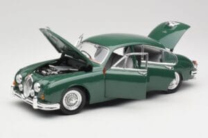 Jaguar Mark II British Racing Green & Blue Interior Maisto 1:18 59001 Diecast - image 2 of 8