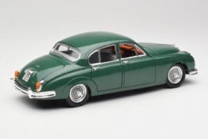 Jaguar Mark II British Racing Green & Blue Interior Maisto 1:18 59001 Diecast - image 3 of 8