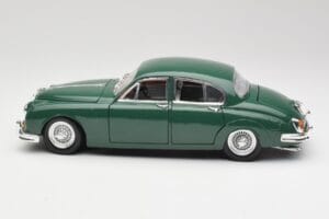 Jaguar Mark II British Racing Green & Blue Interior Maisto 1:18 59001 Diecast - image 4 of 8