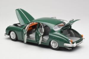 Jaguar Mark II British Racing Green & Blue Interior Maisto 1:18 59001 Diecast - image 5 of 8