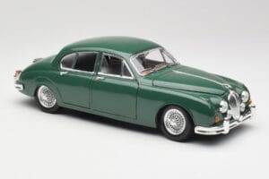 Jaguar Mark II British Racing Green & Blue Interior Maisto 1:18 59001 Diecast - image 6 of 8