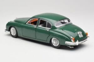 Jaguar Mark II British Racing Green & Blue Interior Maisto 1:18 59001 Diecast - image 7 of 8