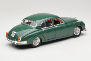 Jaguar Mark II Green Tchibo 1:18 49420 Diecast - image 3 of 8