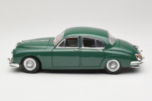 Jaguar Mark II Green Tchibo 1:18 49420 Diecast - image 4 of 8
