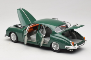 Jaguar Mark II Green Tchibo 1:18 49420 Diecast - image 5 of 8