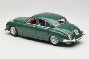 Jaguar Mark II Green Tchibo 1:18 49420 Diecast - image 7 of 8