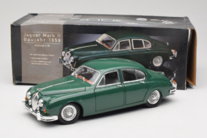 Jaguar Mark II Green Tchibo 1:18 49420 Diecast - image 8 of 8